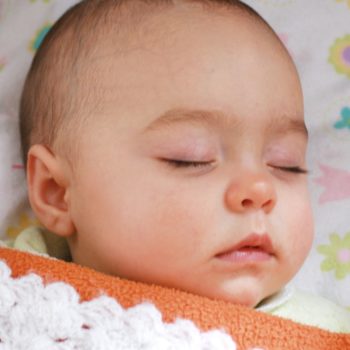 Baby schläft viel